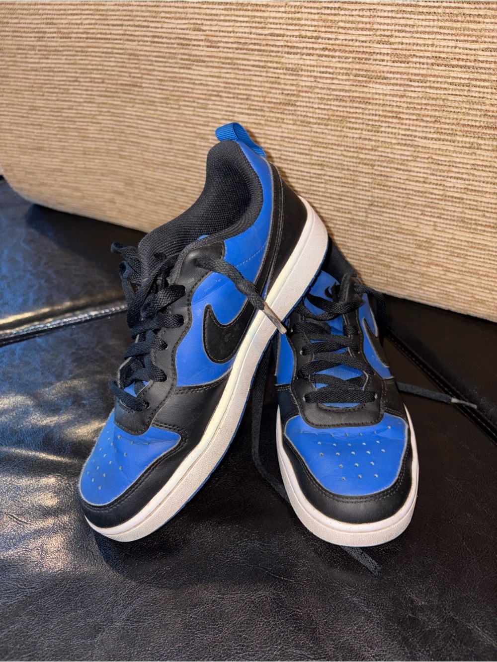 Nike Low-Top Sneakers in Royal Blue and Black 6Y